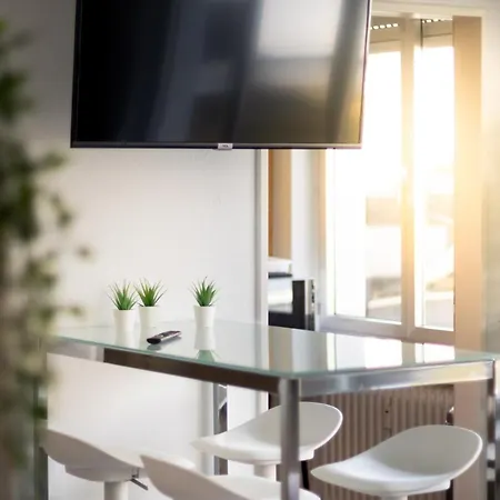 Charming Studio - City Center With Smart Tv Apartment *