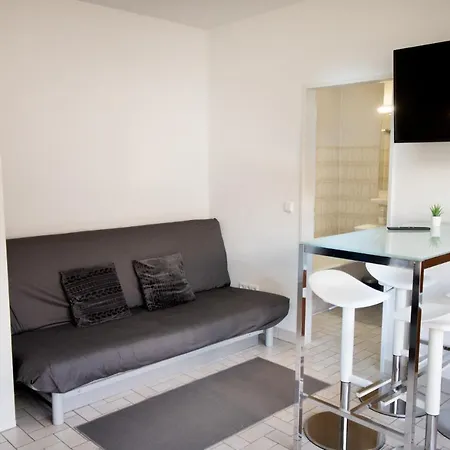 Charming Studio - City Center With Smart Tv Apartment *