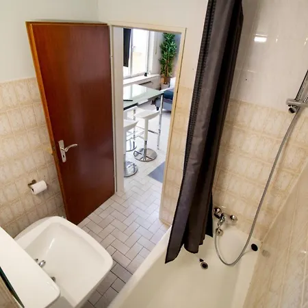 Charming Studio - City Center With Smart Tv Apartment *